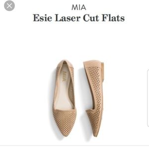 Mia Esie laser cut flats size 9